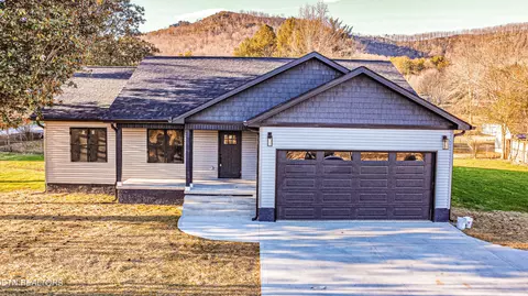 1022 Butter And Egg Rd, Jacksboro, TN 37757