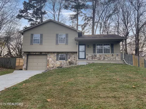 6525 Cedar Bend Rd, Knoxville, TN 37918