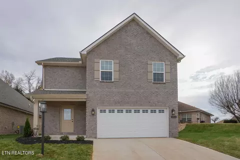 266 Sand Hills Dr, Maryville, TN 37801