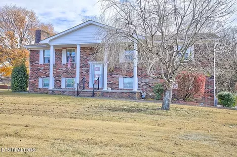 414 Pinebark Dr, Maryville, TN 37801