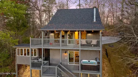 411 Moody Dr, Gatlinburg, TN 37738