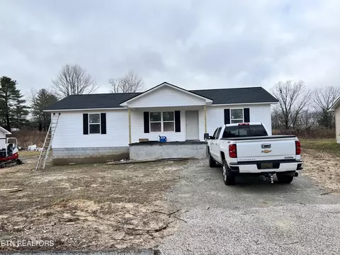 212 Thompson Ln, Crossville, TN 38555