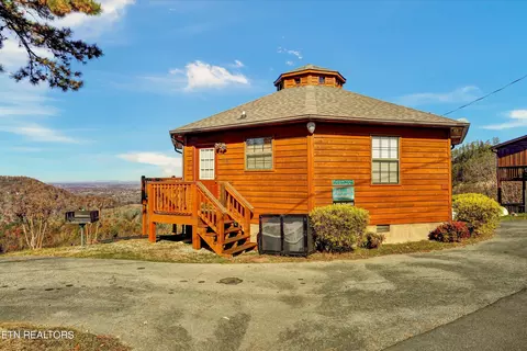 2316 Panther Way, Sevierville, TN 37876