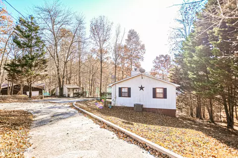 706 Bankston Ln, La Follette, TN 37766