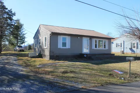 667 8th St, Newport, TN 37821