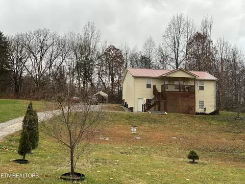 330 Cowan Ln, La Follette, TN 37766