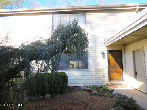 34 Brookside Dr, Oak Ridge, TN 37830