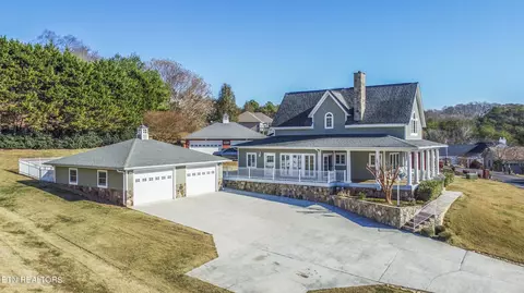 135 Southcove Dr, Greenback, TN 37742
