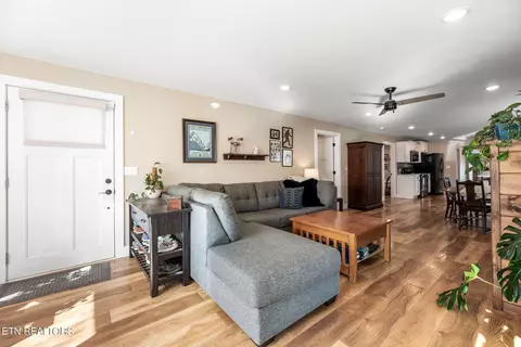 188 N Main St, Oneida, TN 37841 photo 6