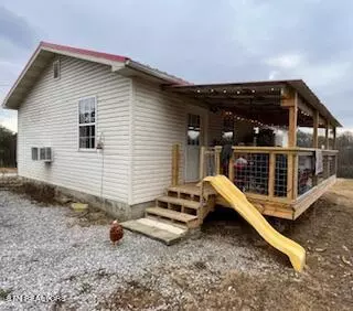 315 Welcome Ln, Strawberry Plains, TN 37871