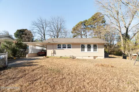 125 Pembroke Rd, Oak Ridge, TN 37830