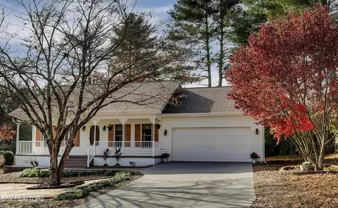 102 Tanasi Ct, Loudon, TN 37774