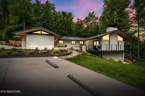 158 W Ogle Dr, Gatlinburg, TN 37738