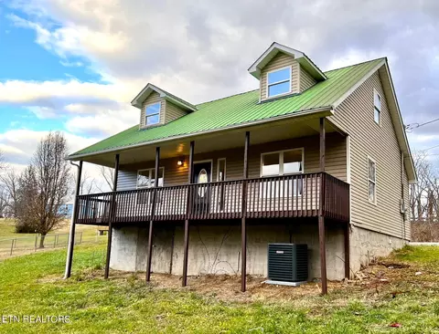 131 A St, La Follette, TN 37766