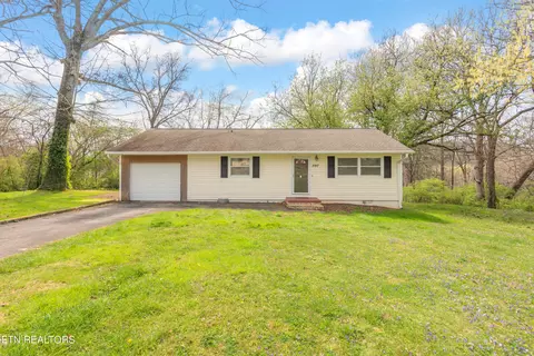 3917 Oakwood Ln, Knoxville, TN 37921