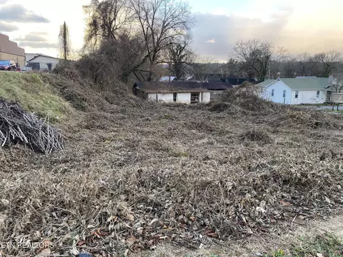 222 State St, Harriman, TN 37748