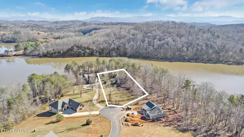 130 Clearwater Cove Dr, Madisonville, TN 37354