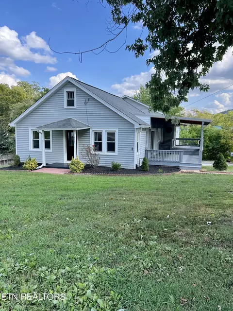 607 Ridgeview Dr, Clinton, TN 37716