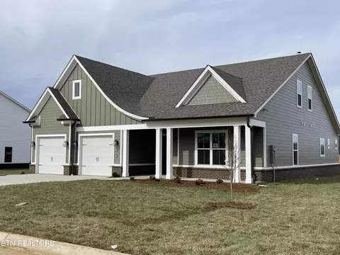 212 Clover Cir, Lenoir City, TN 37772