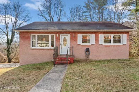 102 Lehigh Ln, Oak Ridge, TN 37830