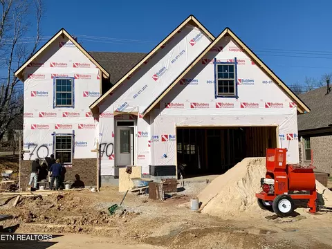 8423 Sand Trap Ln, Knoxville, TN 37923