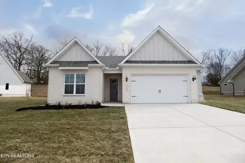 235 Clover Cir, Lenoir City, TN 37772