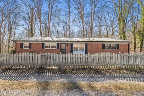 230 Alhambra Rd, Oak Ridge, TN 37830