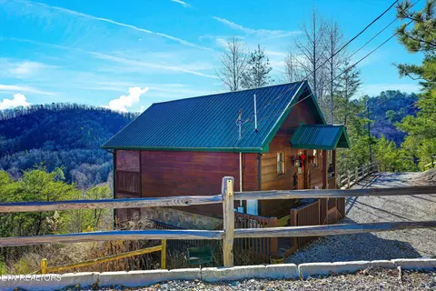 2633 Raccoon Hollow Way, Sevierville, TN 37862