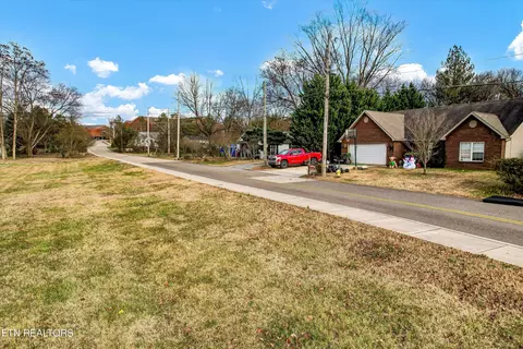 724 S Everett High Rd, Maryville, TN 37804