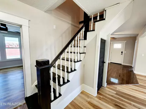 Entry Way - 1836 Dr Thomas Walker Rd, Ewing, VA 24248 photo 2 of 7