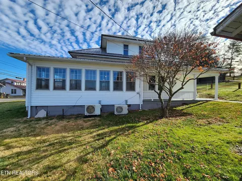 Exterior - 1836 Dr Thomas Walker Rd, Ewing, VA 24248 photo 4 of 18