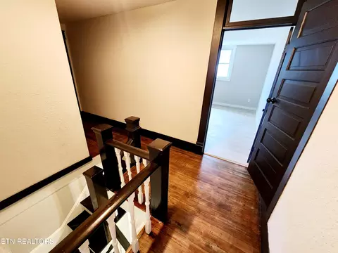 Entry Way - 1836 Dr Thomas Walker Rd, Ewing, VA 24248 photo 6 of 7