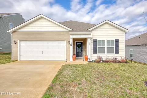 168 Paisley Reece Ln, Lenoir City, TN 37771