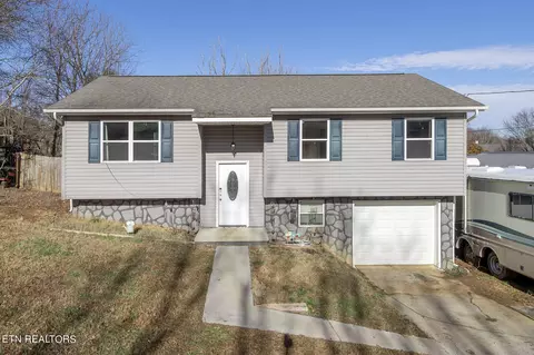 3152 Valemont Dr, Maryville, TN 37803