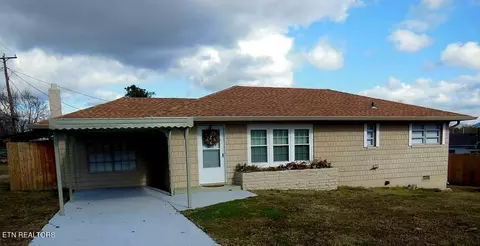 510 9th St, Etowah, TN 37331