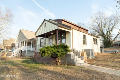 1420 W Baxter Ave, Knoxville, TN 37921