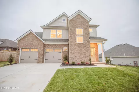 129 English Oak Ln, Lenoir City, TN 37771