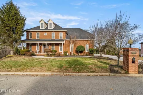 8210 Pebble Point Ln, Knoxville, TN 37938