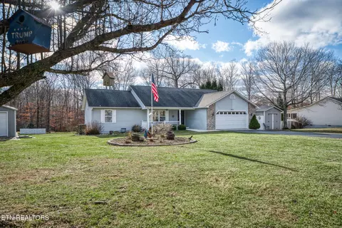 2031 Sunset Ridge Dr, Crossville, TN 38571