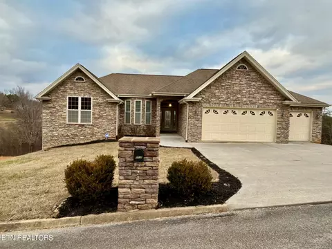 3232 Sandpiper Ct, Kodak, TN 37764