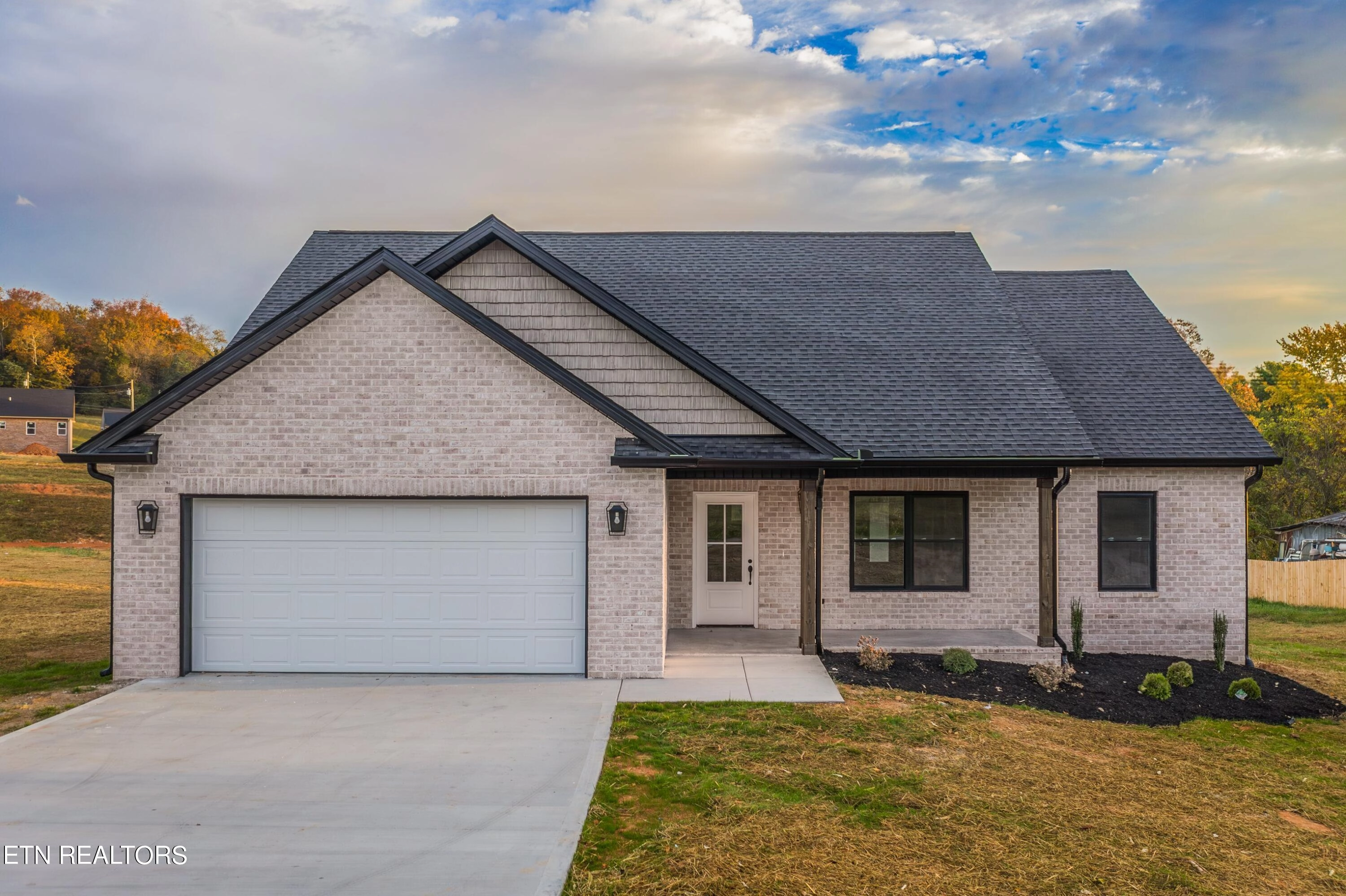 2886 Cherokee Dr  