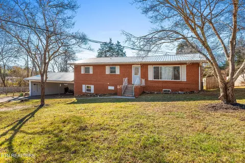 105 Bradley Ave, Oak Ridge, TN 37830