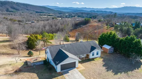 2827 English Hills Dr, Sevierville, TN 37876