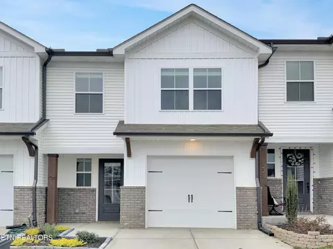 215 Harper Village Way, Lenoir City, TN 37771