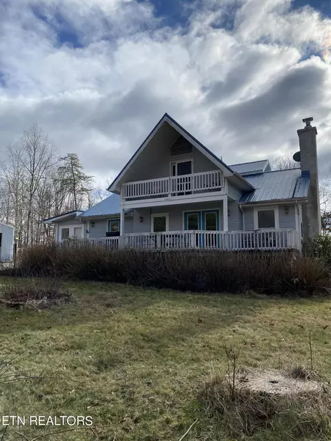 469 Fair Oaks Rd, Crossville, TN 38572