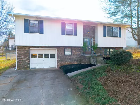 720 N Whispering Oak Cir, Powell, TN 37849