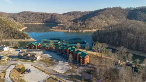 121 Evergreen Cir #202, Caryville, TN 37714