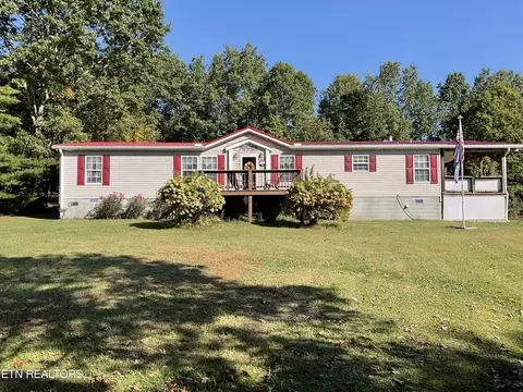 949 Gray Fox Dr, Crossville, TN 38571