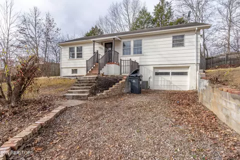 5614 N Broadway St, Knoxville, TN 37918