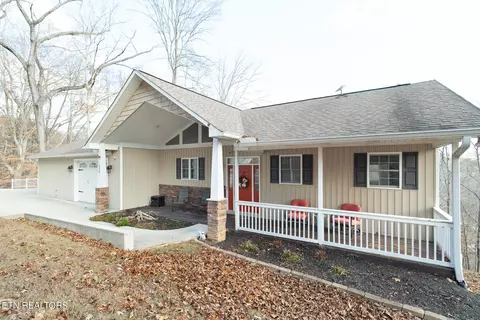 225 Fox Lake Ln, La Follette, TN 37766